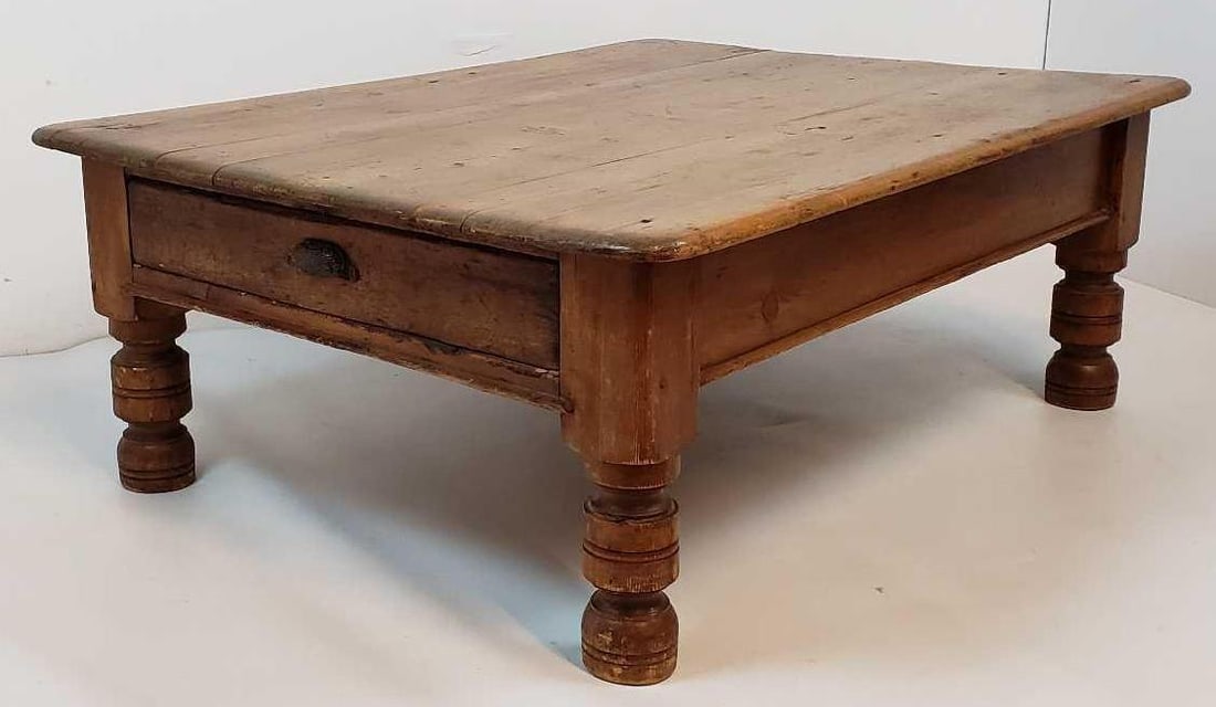 ANTIQUE RUSTIC PINE COFFEE TABLE WITH SINGLE DRAWER (1 of 15)