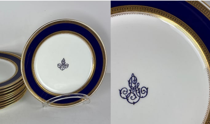COLLECTION OF 12 VINTAGE MINTONS BONE CHINA DINNER PLATES WITH COBALT BLUE & GOLD BORDER: A collection of vintage Mintons bone china dinner plates with a cobalt blue and gold border. (NOTE: last photo shows 2 plates not included in the main group photo of 10 plates) Dimensions: 10"DIA Ar