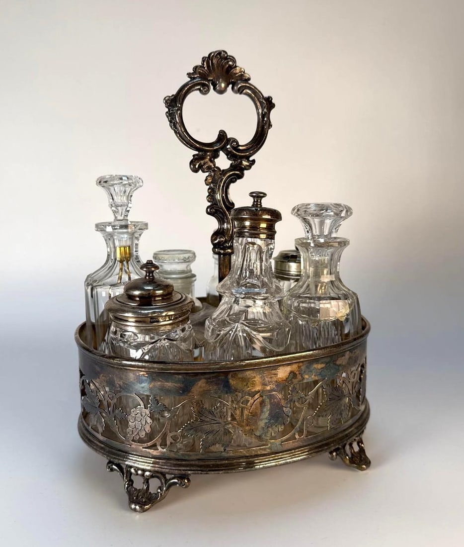 VINTAGE ENGLISH SILVER-PLATED CRUET SET (1 of 11)