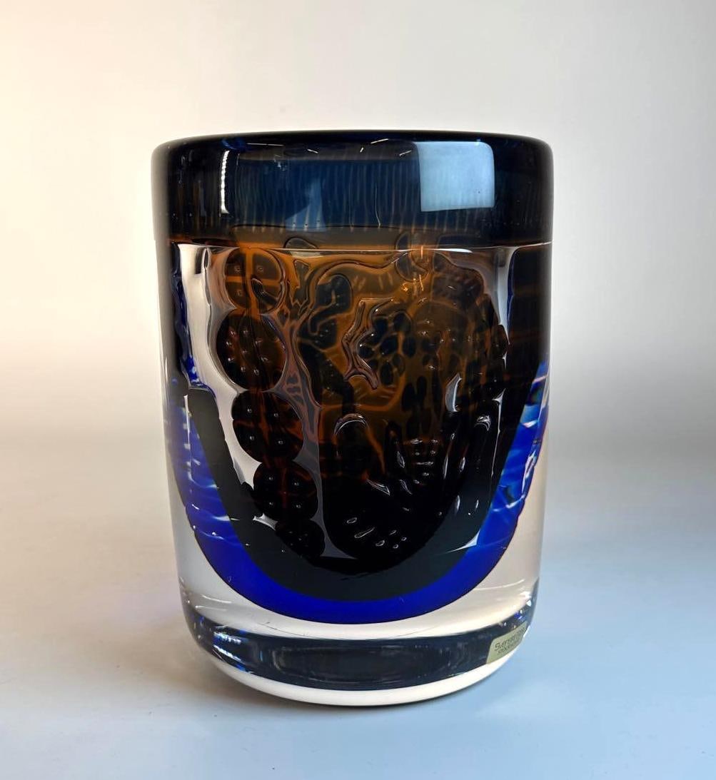 ORREFORS EDVIN OHRSTROM ARIEL ART GLASS VASE SIGNED: A signed Swedish Art Glass Vase marked on bottom Areil Gallery 33-85, Orrefors 9087813 Edwin Ohrstrom. Dimensions: 7” x 5” dia Maker: Orrefors Provenance: A New York Collector Alth