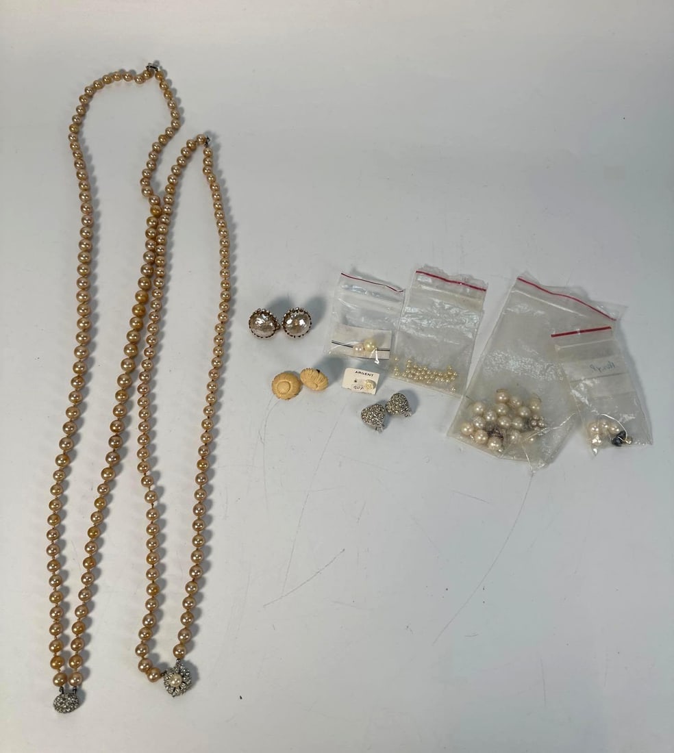 DISCOVERY LOT: PEARL COSTUME JEWELRY INCLUDING MIRIAM HASKELL EARRINGS (1 of 4)