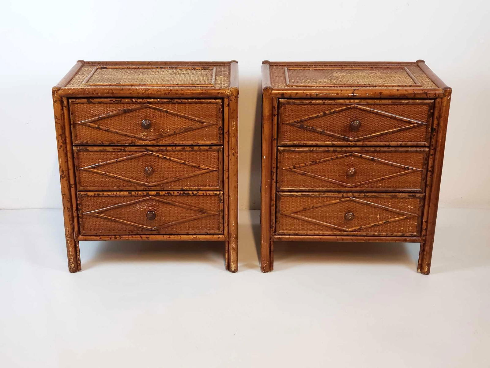 PAIR OF VINTAGE BRITISH COLONIAL STYLE BURNT BAMBOO NIGHTSTANDS (1 of 16)