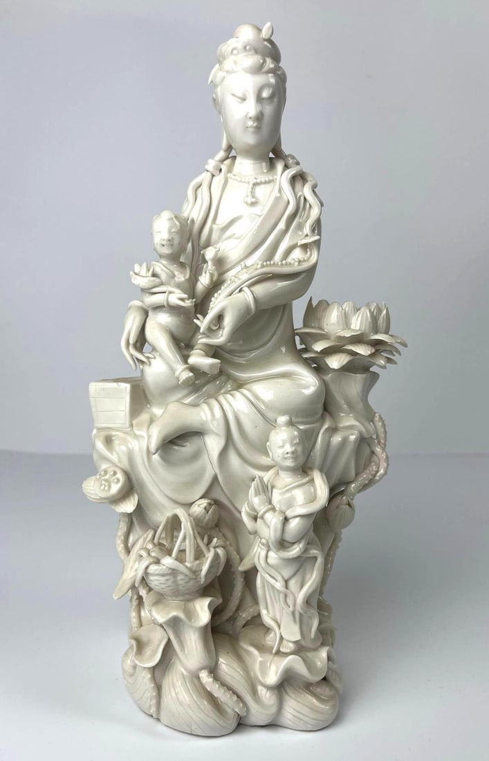 BLANC DE CHINE FEMALE WITH TWO CHILDREN & LOTUS (1 of 7)