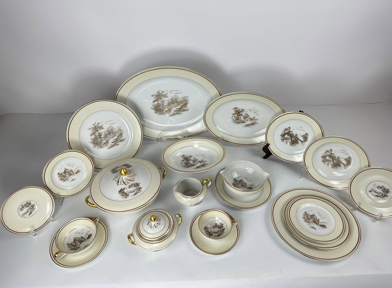 CHARLES AHRENFELDT LIMOGES AUVERGNE DINNER SERVICE SET (1 of 18)
