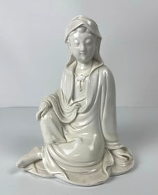 BLANC DE CHINE HOODED WOMEN SEATED GUANYIN