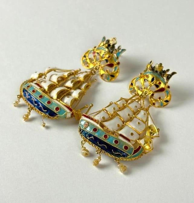 PAIR OF GOLD, ENAMEL AND PEARL CLIPPER SHIP MOTIF EARRINGS (1 of 4)