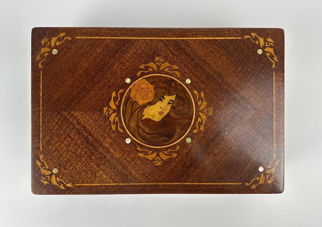 BOX WITH ART NOUVEAU INLAY (1 of 6)