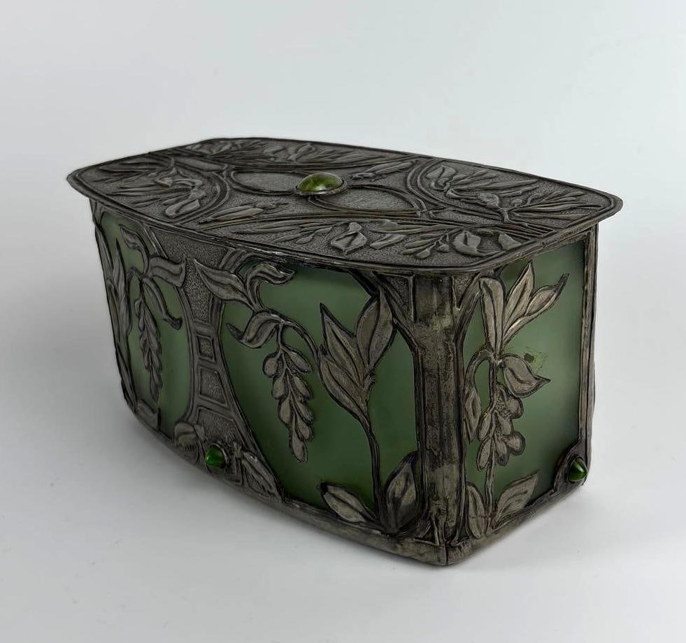 UNUSUAL ART NOUVEAU JEWELED REPOUSSE VANITY JEWELRY BOX (1 of 8)