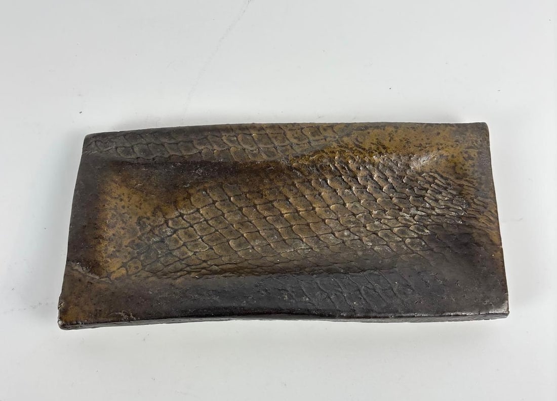 CERAMIC OLIVE TONED CATCH ALL TRAY WITH SNAKESKIN TEXTURE (1 of 4)