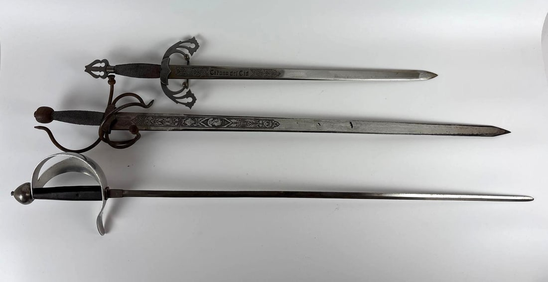 LOT OF 3 SWORDS (1 of 8)