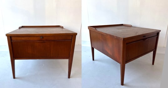 PAIR OF MID-CENTURY MODERN NIGHT STANDS
