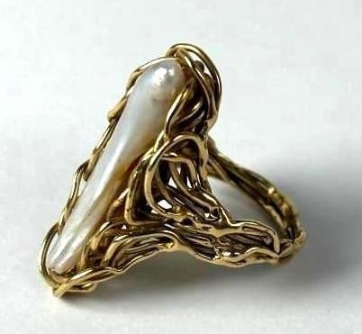 NATURALIST GOLD AND BAROQUE PEARL RING (1 of 4)