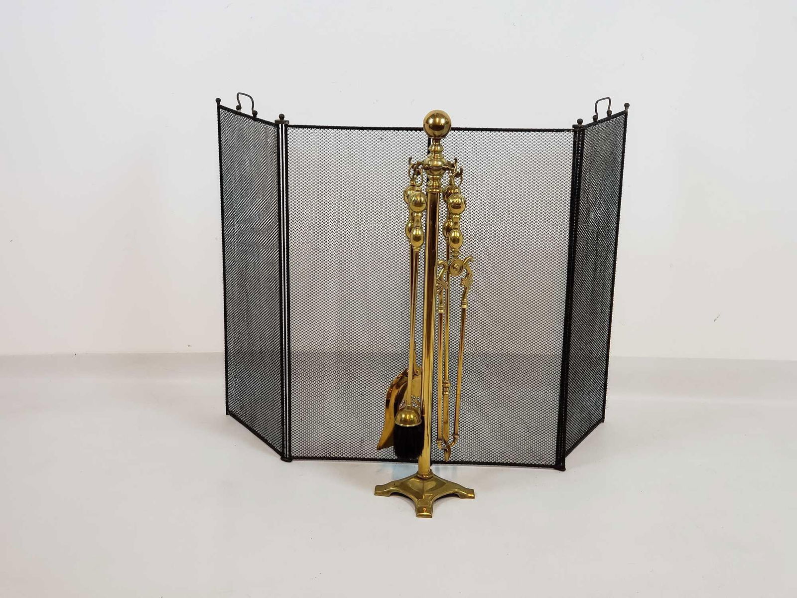 IMPRESSIVE SET OF BRASS FIREPLACE TOOLS AND FOLDING SCREEN (1 of 10)