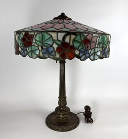 HANDEL SIGNED TABLE LAMP WITH TIFFANY STYLE LEADED GLASS SHADE