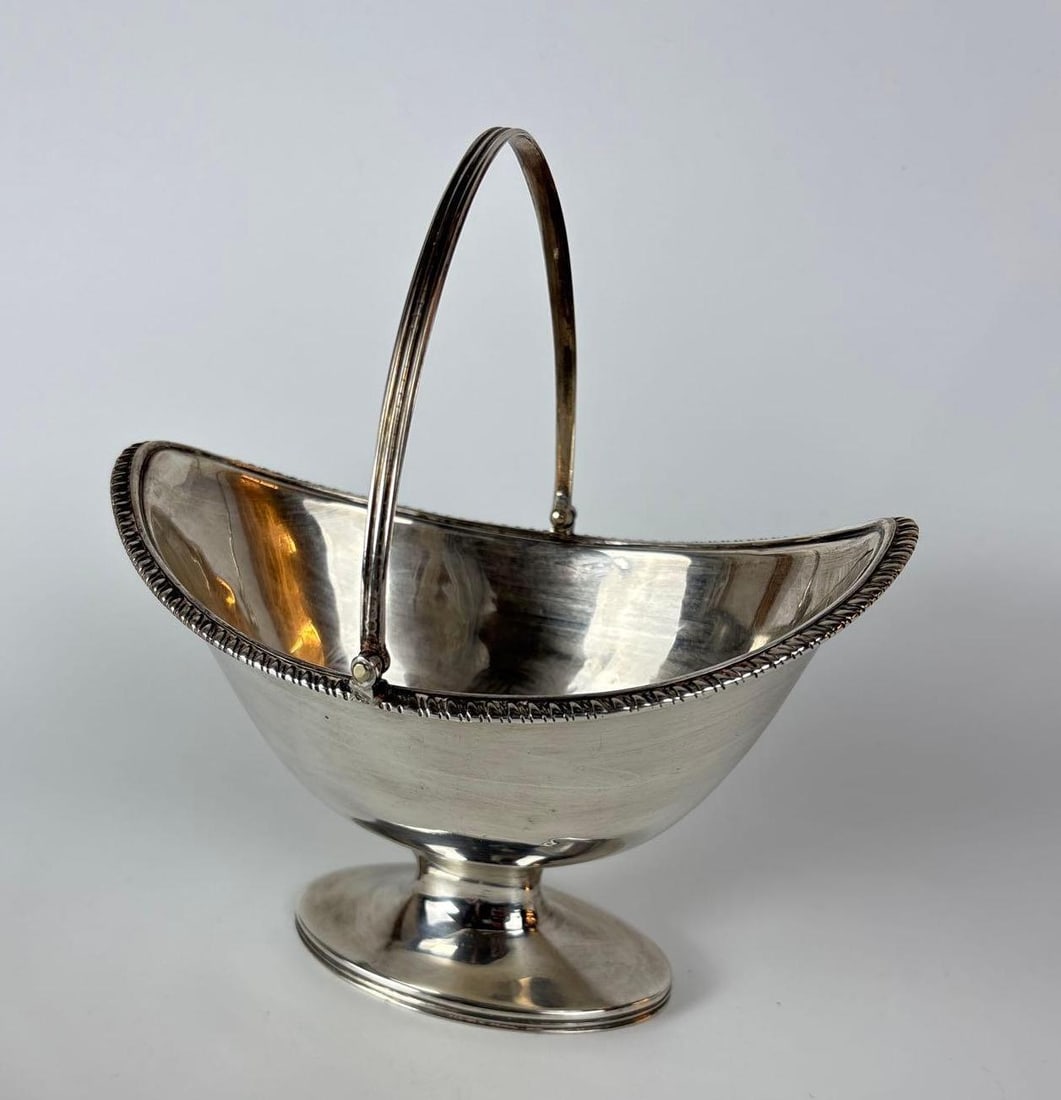 ANTIQUE GEORGE III 18TH CENTURY STERLING SILVER SUGAR BASKET (1 of 8)