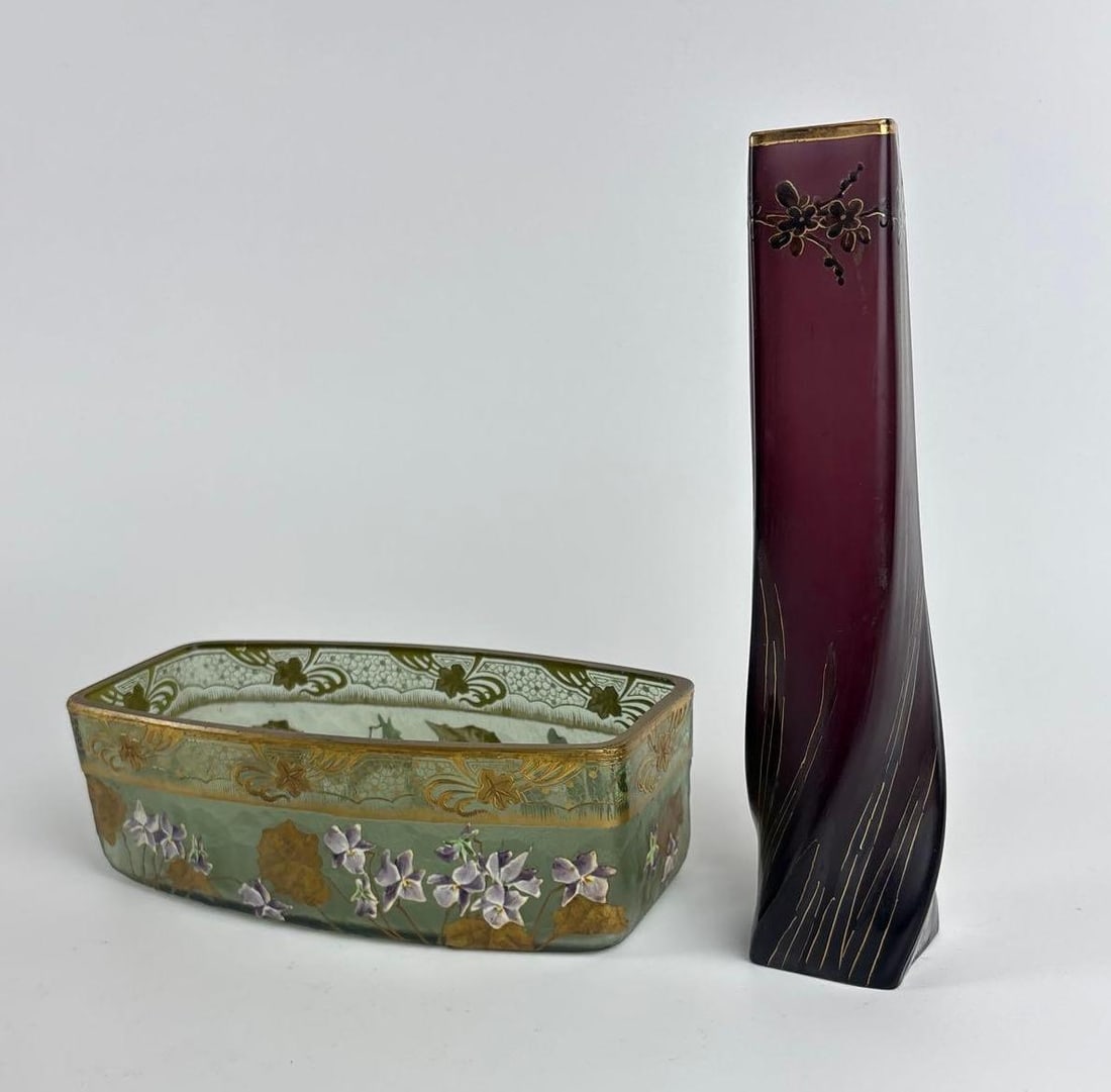 SET OF TWO ART NOUVEAU GLASS VESSELS (1 of 11)