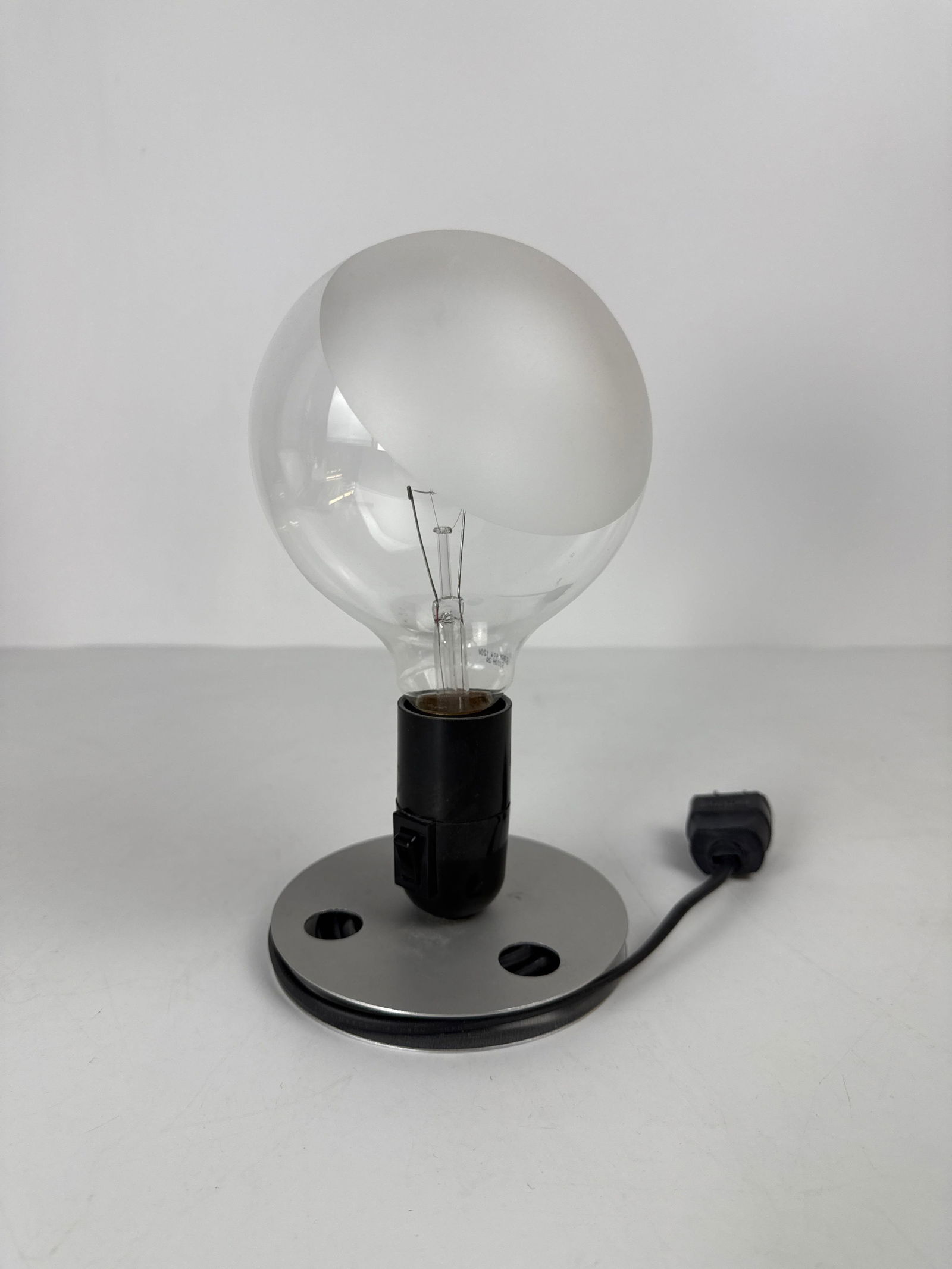 FLOS 'LAMPADINA' TABLE LAMP DESIGNED BY ACHILLE CASTIGLIONI (1972) (1 of 7)