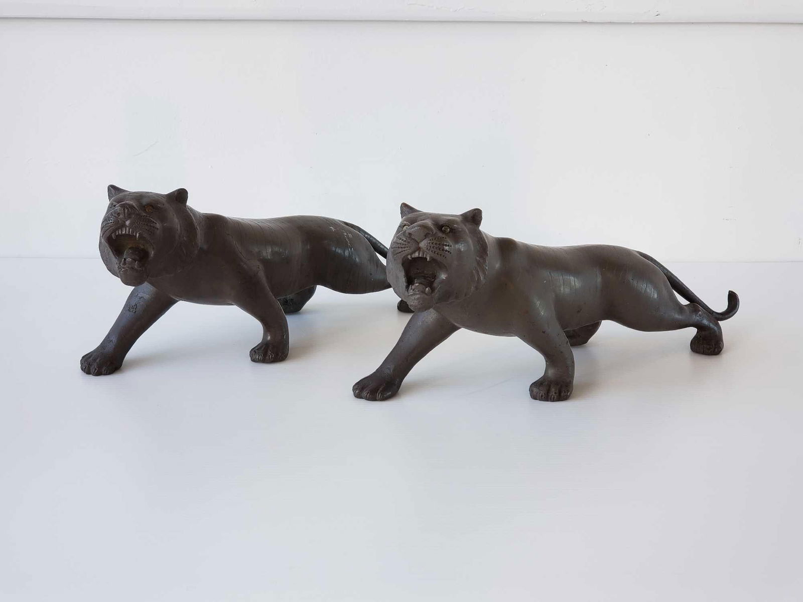 PAIR OF VINTAGE BRONZE JAPANESE TIGERS (1 of 13)