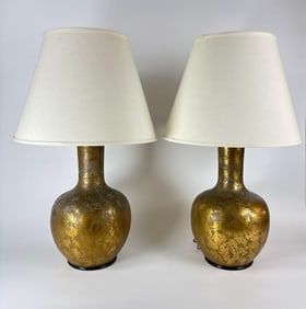 IMPRESSIVE PAIR OF MID-CENTURY MODERN GOLD GOURD TABLE LAMP WITH TEXTURED FINISH AND LINEN SHADE