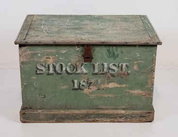 WEATHERED ANTIQUE / VINTAGE STORAGE TRUNK