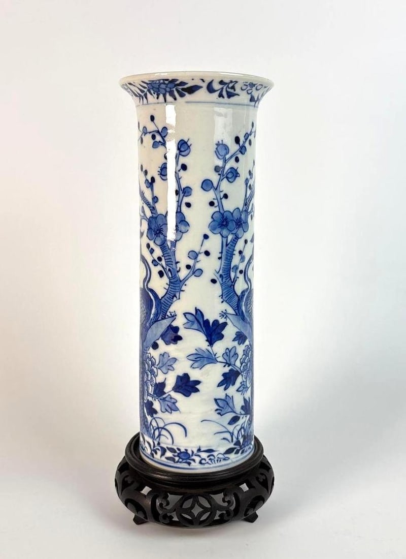 KANGXI PERIOD PORCELAIN VASE (1 of 7)