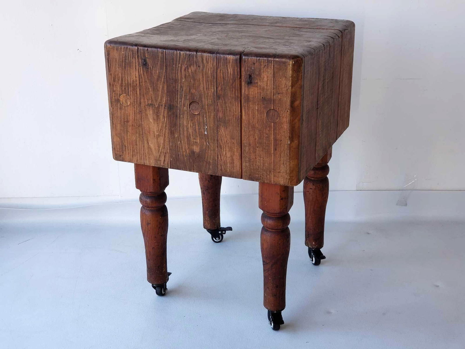 ANTIQUE BUTCHER BLOCK (1 of 15)