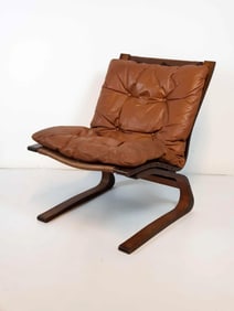 MID CENTURY MCM SCANDINAVIAN KENGU STYLE LEATHER LOUNGE CHAIR