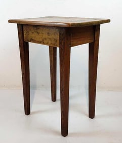 CHARMING ANTIQUE PINE WOOD ACCENT TABLE