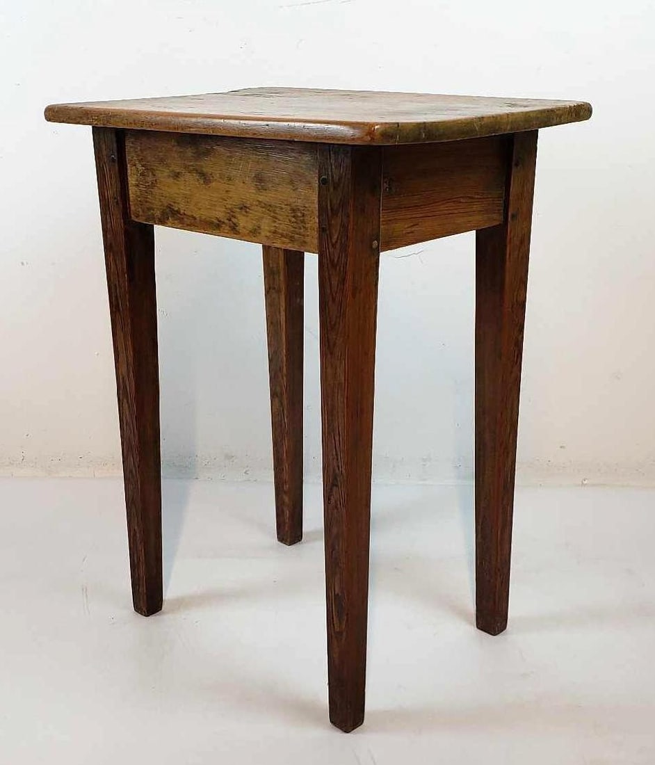 CHARMING ANTIQUE PINE WOOD ACCENT TABLE (1 of 8)