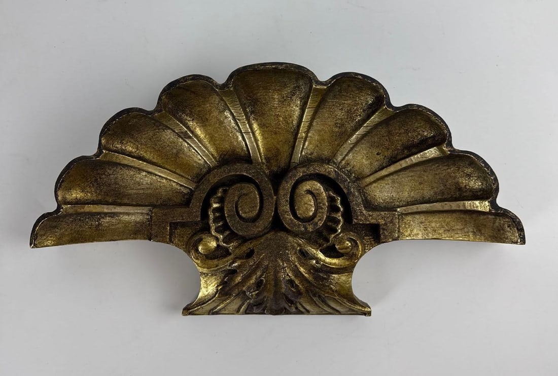 ANTIQUE STYLE GOLD GILT WOOD SCALLOP SHELL AND ACANTHUS MOTIF ARCHITECTURAL ELEMENT WALL HANGING (1 of 8)