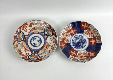 PAIR OF JAPANESE IMARI PORCELAIN PLATES