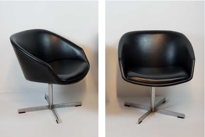 PAIR OF SWIVEL CHAIRS IN THE STYLE OF KNOLL TURTLE CHAIRS BY I.V. CHAIR CORP