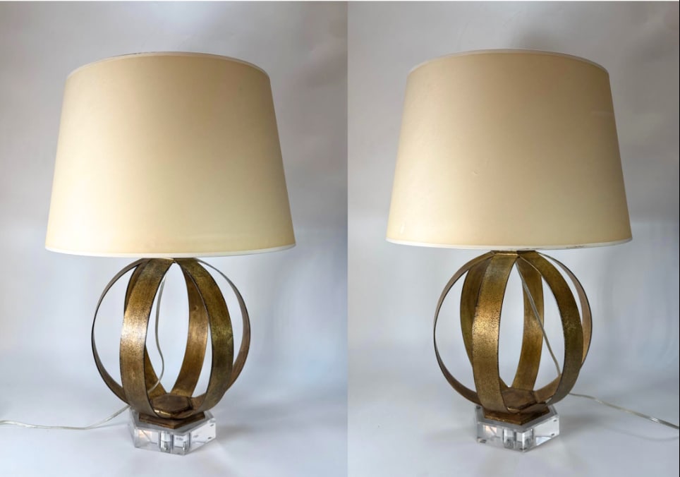 TWO VISUAL COMFORT MID CENTURY MODERN BRUTALIST STYLE GILT METAL BANDED TABLE LAMPS ON LUCITE BASE (1 of 9)