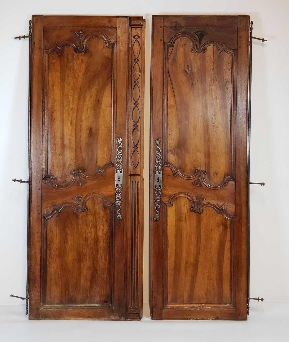 PAIR OF ANTIQUE FRENCH PROVINCIAL CARVED WALNUT DOORS, 18TH CENTURY, LOUIS XV STYLE (1 of 20)