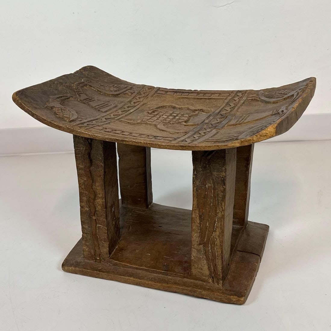 ANTIQUE ASHANTI HAND CARVED WOOD STOOL ADINKRA SYMBOLS GHANA AFRICAN ART (1 of 5)