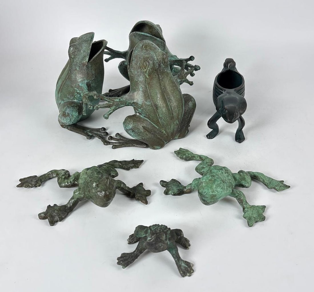 VERDIGRIS BRONZE FROG LOT SET OF 3 BRONZE FROGS  AND A THREE-FROG SCULPTURE / BASE (1 of 6)