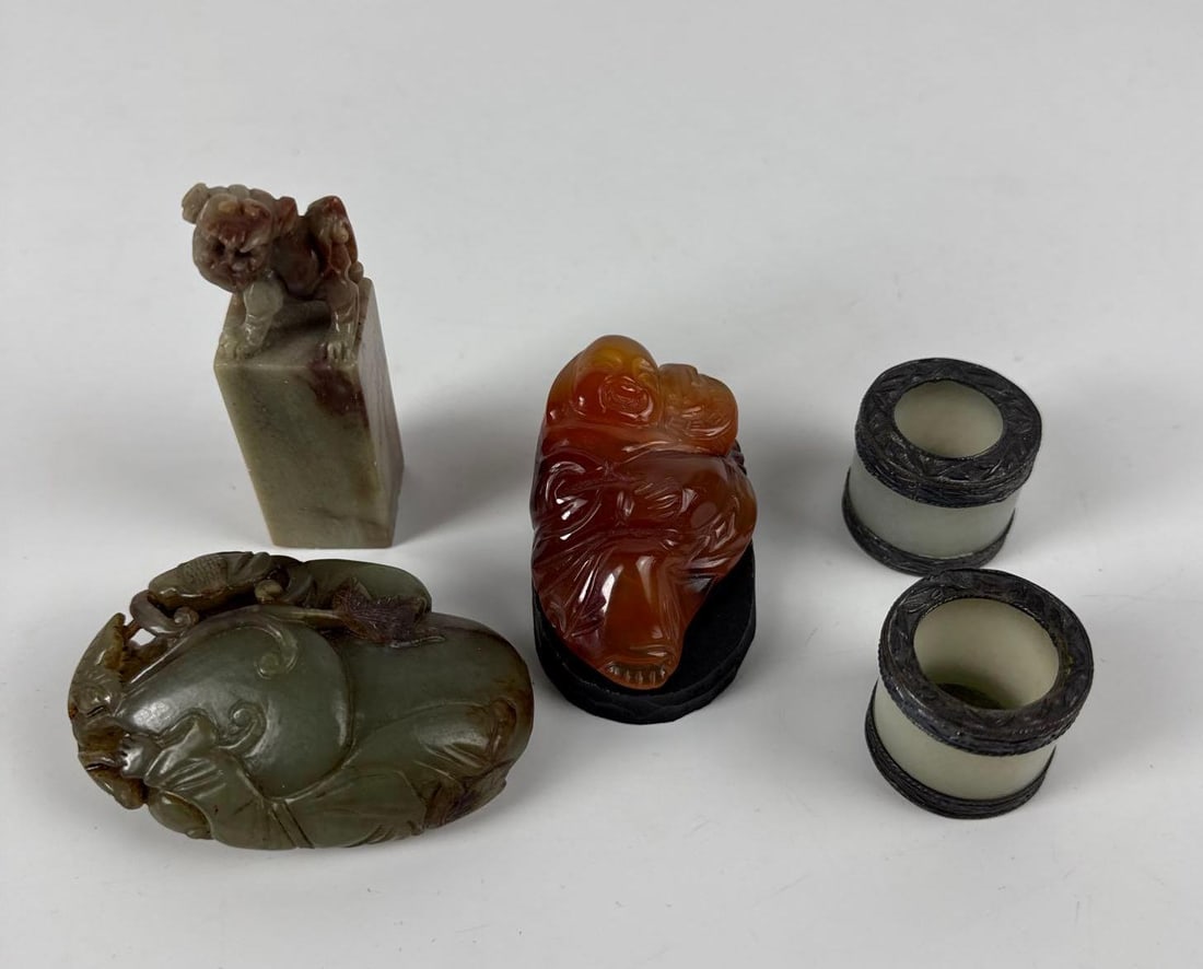 JAPANESE AND CHINESE CARVED JADE, AGATE, AND HARDSTONE LOT | OKIMONO | FOO DOG SEAL | BUDDHA | PIPE (1 of 9)