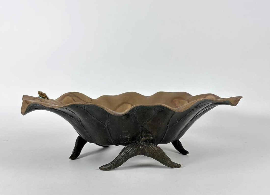 JAPANESE MEIJI STYLE GILT BRONZE LILY PAD FOOTED BOWL WITH FROG (1 of 7)