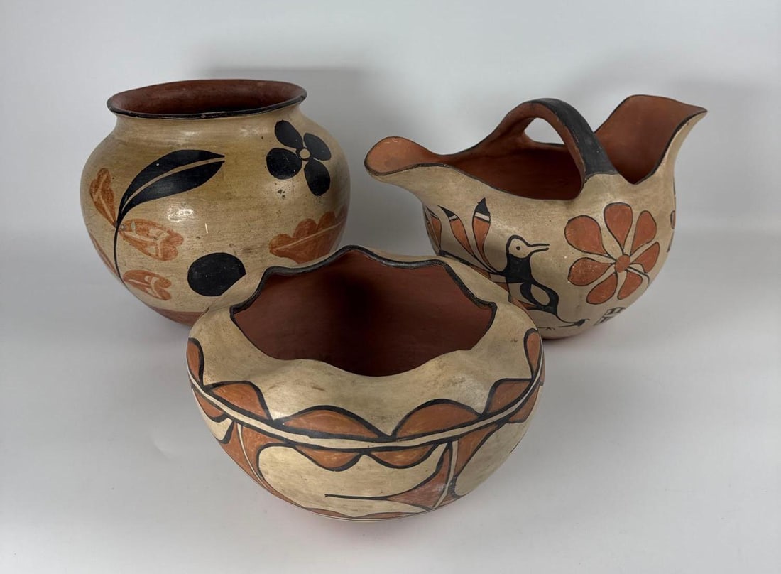 GROUP OF THREE ANTIQUE SANTO DOMINGO (KEWA) PUEBLO POTTERY VESSELS (1 of 13)