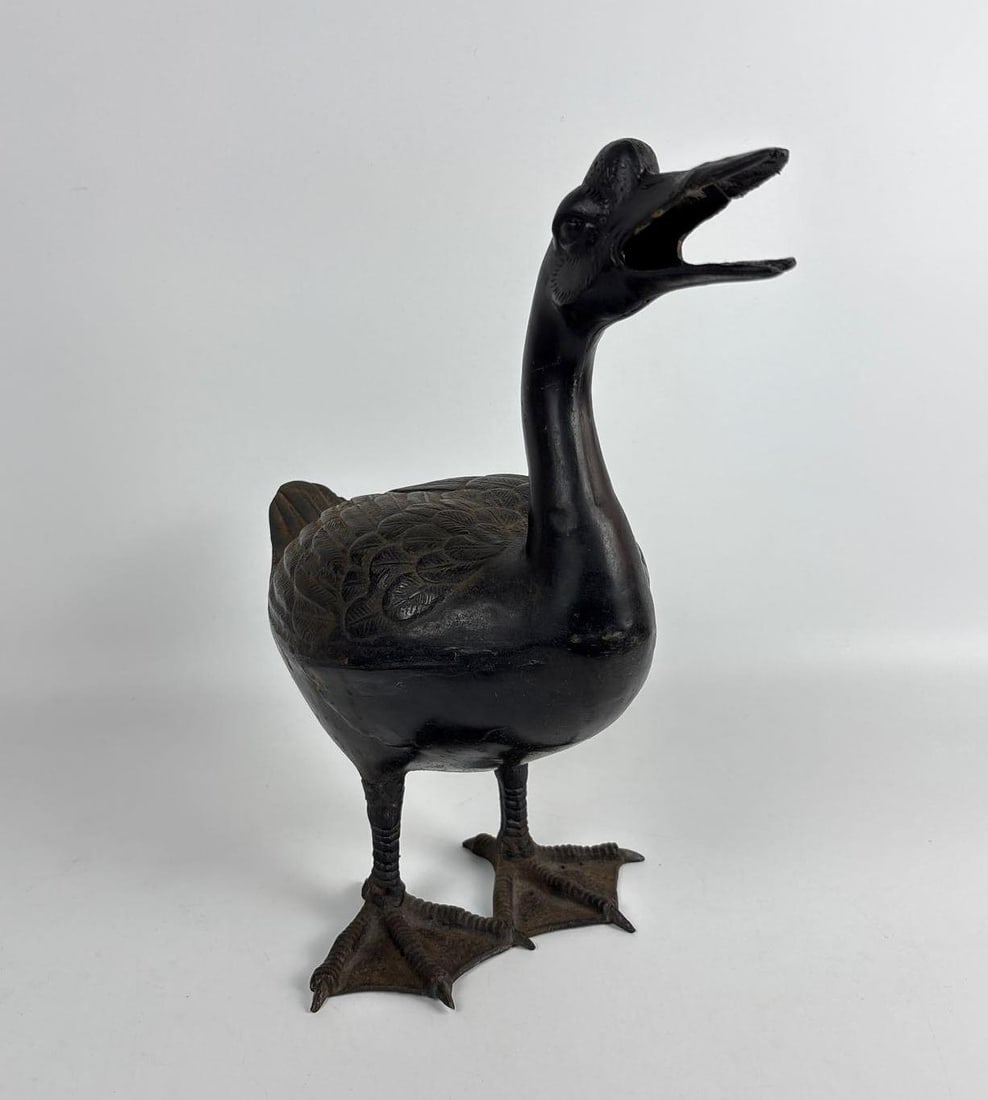 VINTAGE CAST IRON GARDEN DUCK/GOOSE STATUE (1 of 8)