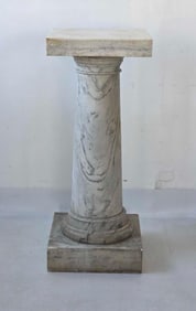 GRAND ANTIQUE ITALIAN MARBLE PEDESTAL COLUMN WITH GREY VEINING FOR SCULPTURE OR DISPLAY