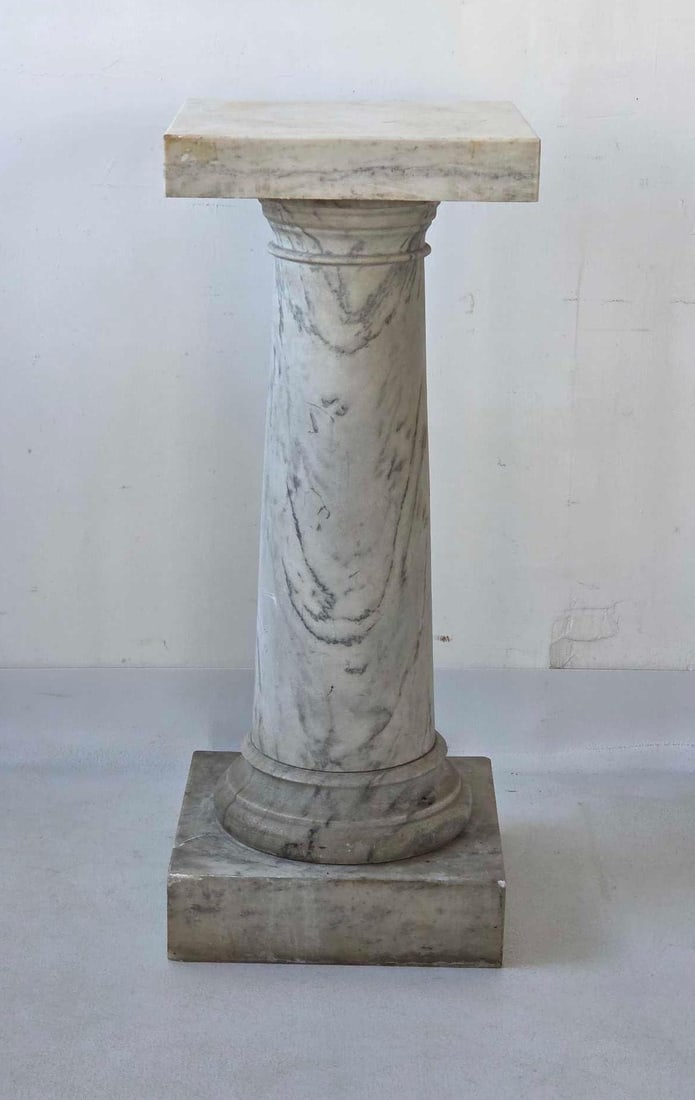 GRAND ANTIQUE ITALIAN MARBLE PEDESTAL COLUMN WITH GREY VEINING FOR SCULPTURE OR DISPLAY (1 of 11)