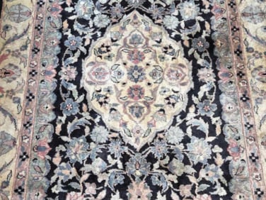HAND KNOTTED VINTAGE PERSIAN FLORAL MOTIF AREA RUG