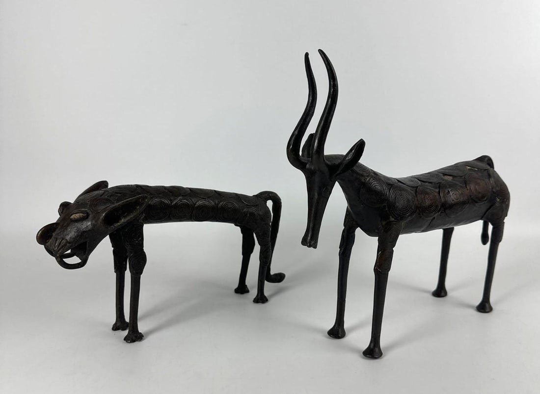 WEST AFRICAN BENIN MANNER BRONZE SCULPTURE PAIR OF ANIMALS ANTELOPE & WART HOG STYLE (1 of 8)