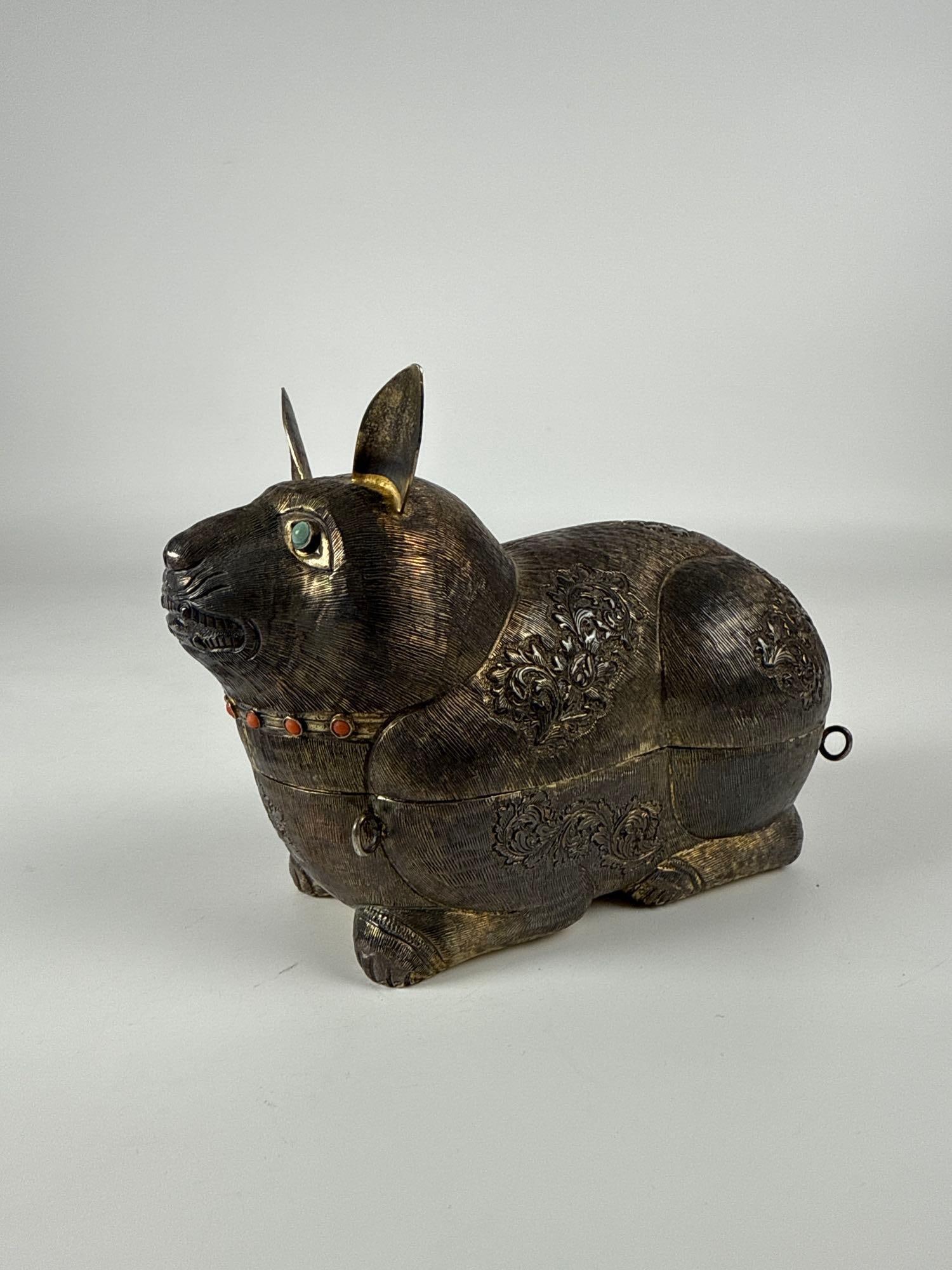CAT FORM ANTIQUE CAMBODIAN REPOUSSE 900 SILVER KOON THAN BETEL NUT BOX WITH SEMIPRECIOUS STONES (1 of 8)