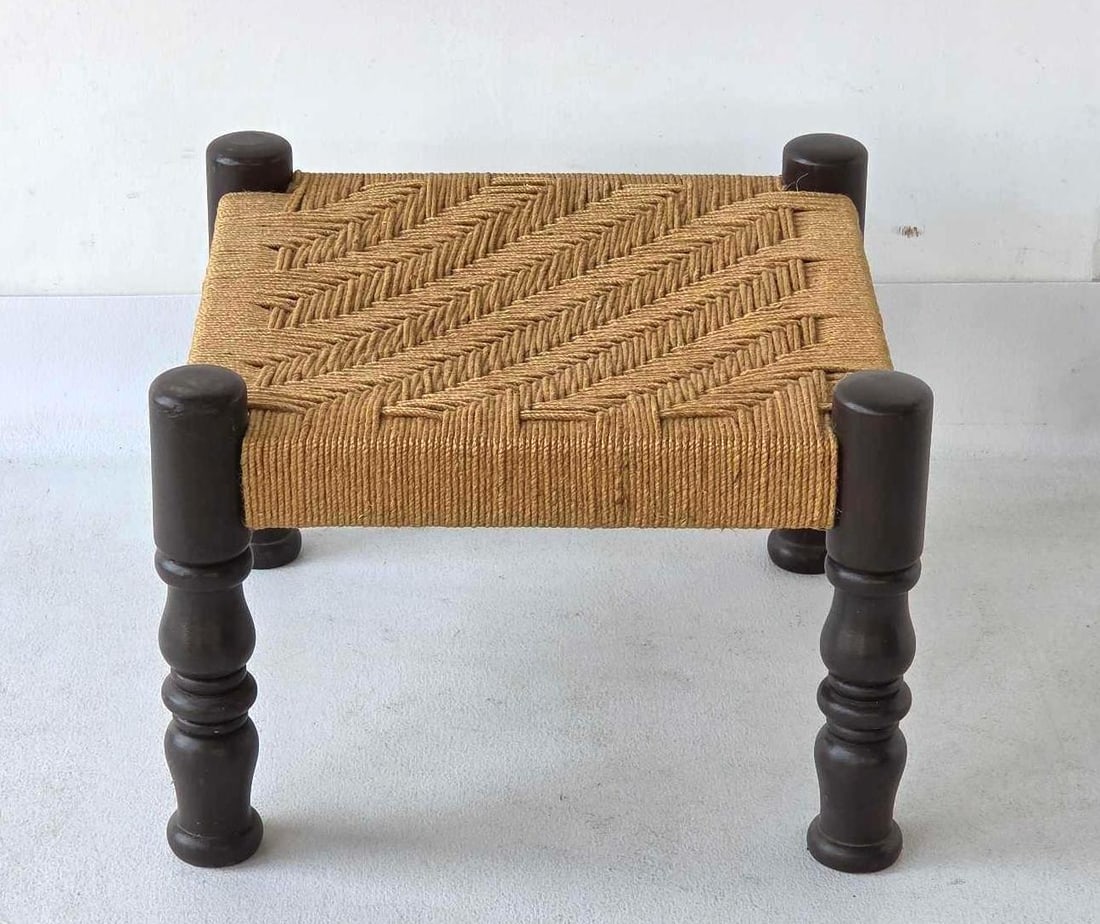 VINTAGE WOVEN JUTE ROPE AND WOOD FOOT STOOL WITH TURNED LEGS (1 of 7)