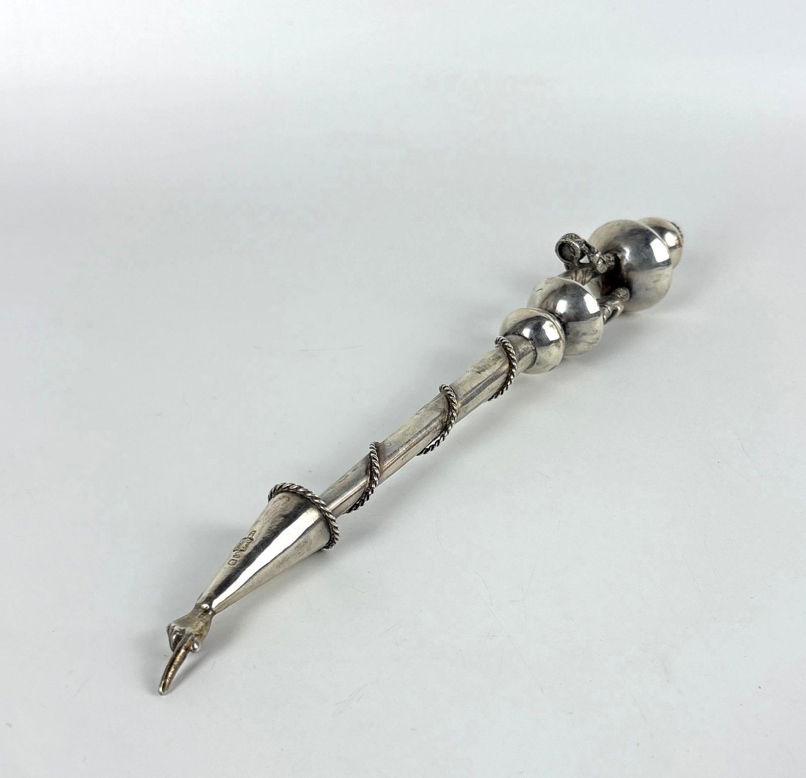 SILVER JUDAICA TORAH POINTER (1 of 9)