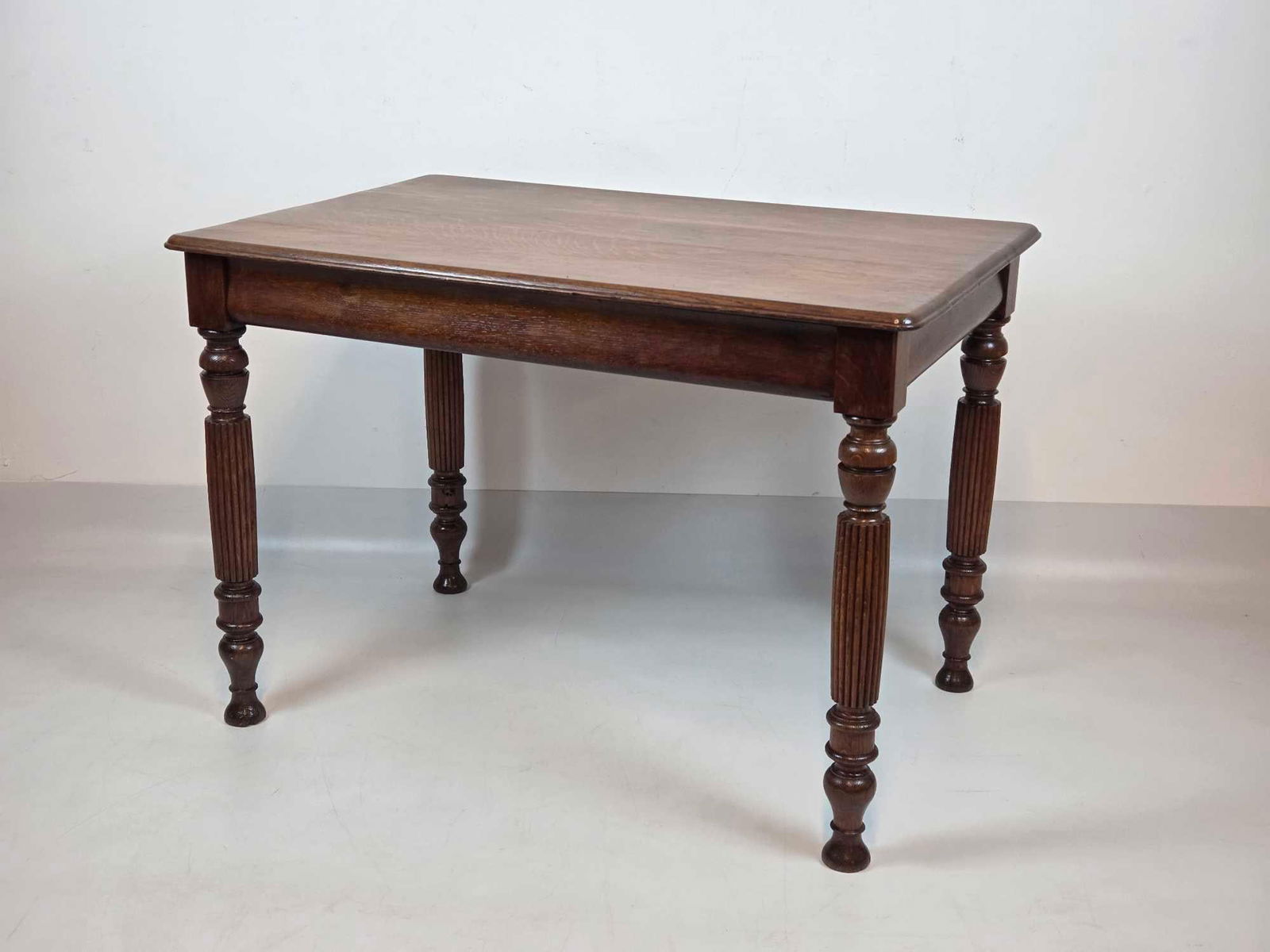 ANTIQUE OAK DINING / PARLOR TABLE WITH TURNED AND FLUTED LEGS (1 of 11)