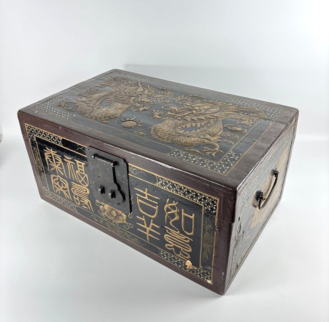 CHINESE BLACK GILT LACQUERED DRAGON STORAGE CHEST (1 of 8)