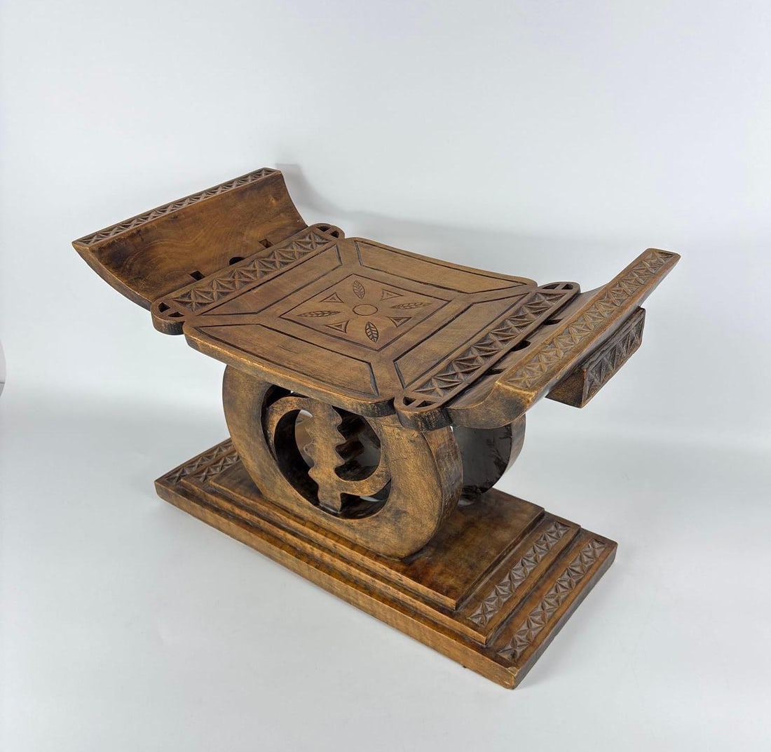 HAND-CARVED AFRICAN ASHANTI STYLE STOOL (1 of 7)